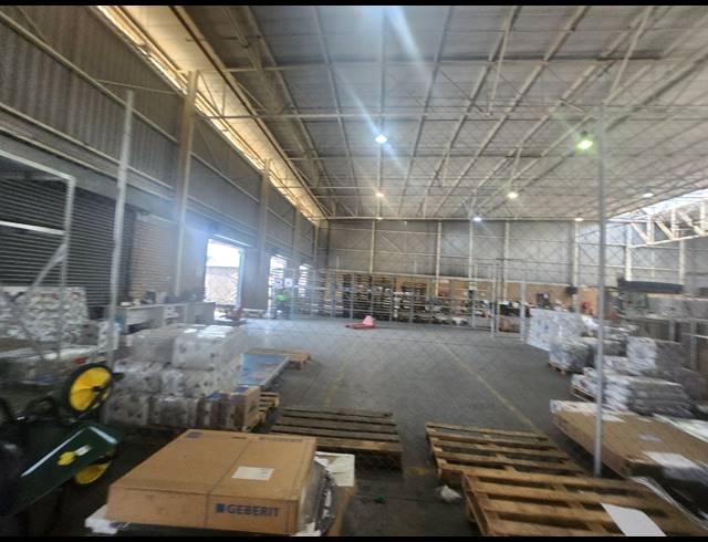 7,235M² WAREHOUSE TO LET IN LONGMEADOW